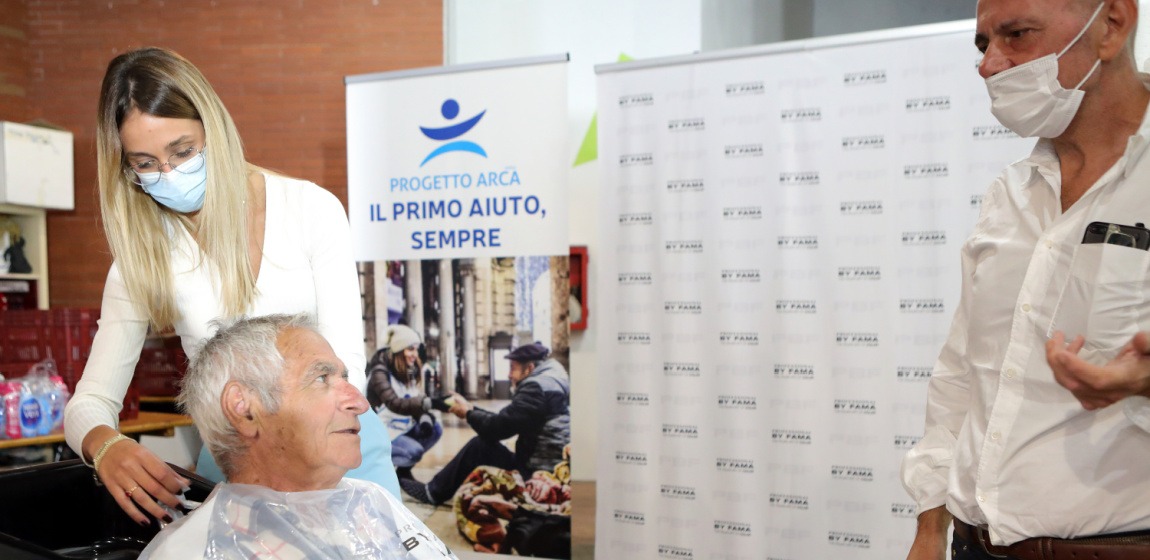 Una settimana di tagli di capelli gratuiti per le persone senza dimora