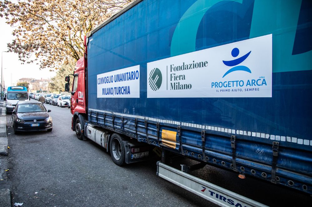 Partenza del convoglio umanitario diretto in Turchia