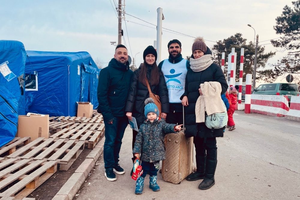 A Sirèt una famiglia si ricongiunge dopo la fuga da Kiev