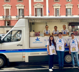 Anche Bari ha la sua Cucina mobile. Distribuirà oltre 100 pasti al giorno